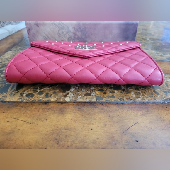 Badgley Mischka Red Quilted Chain Bag - Picture 6 of 9